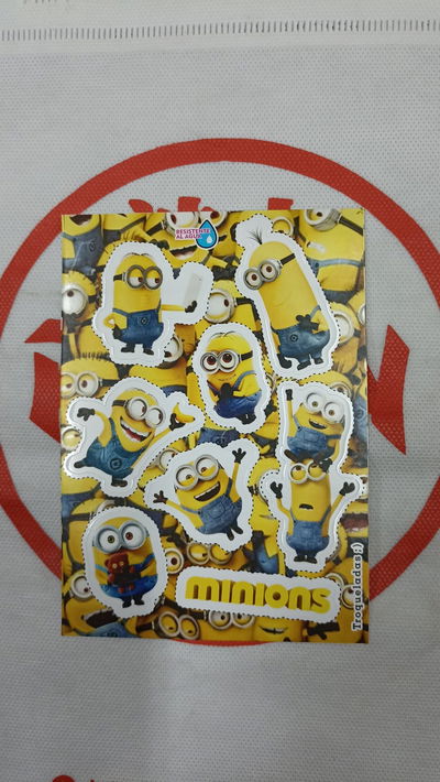 Minions Plancha de Stickers troqueladas - Resistente al Agua - Ideal Termos