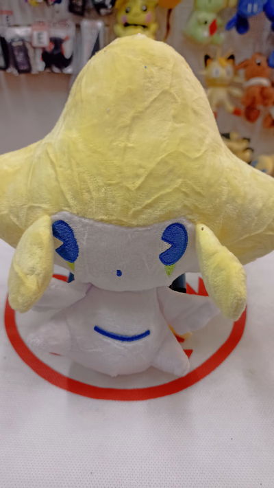 Jirachi Peluche Pokémon mediano