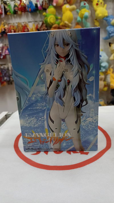 Rei Figura Evangelion en caja