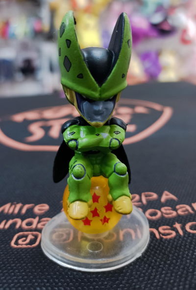 Cell Perfecto Gashapon 6cm Figura Dragon Ball Sobre Esfera