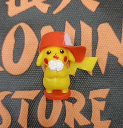 02 Pikachu con gorra 4cm aprox Figura Gashapon Pokemon