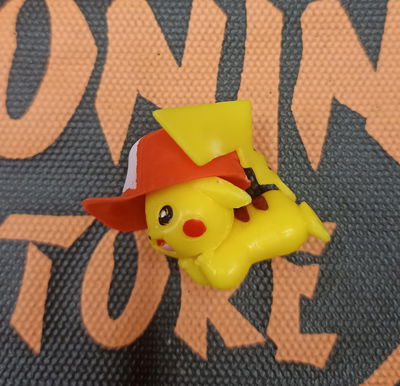 04 Pikachu con gorra 4cm aprox Figura Gashapon Pokemon