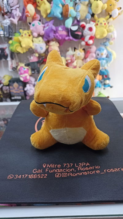 Charizard Chibi Peluche Pokémon mediano