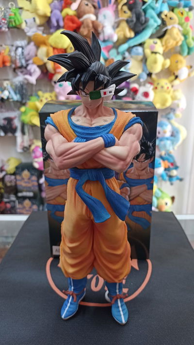 Goku con Scouter 30cm Figura Dragon Ball con caja