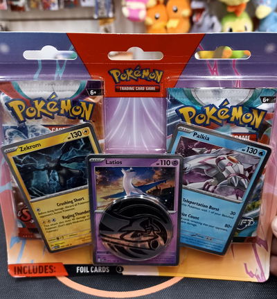 Blister de 2 sobres, 3 cartas promocionales y moneda Original Cartas Pokemon TCG en Ingles