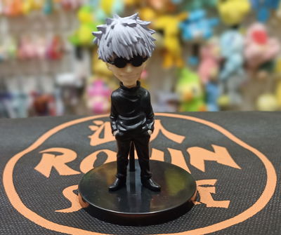 Satoru Gojo con lentes Gashapon Figura Jujutsu Kaisen 04