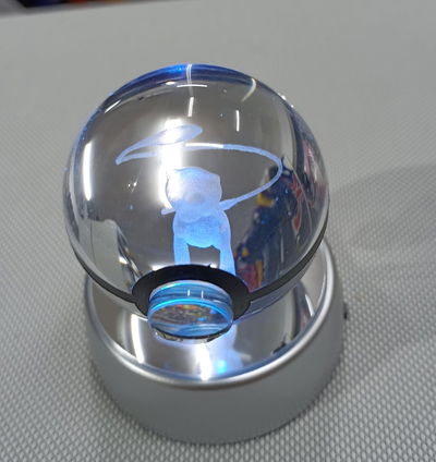 Mew - Pokeball Luminosa decorativa 5cm - Pokebola