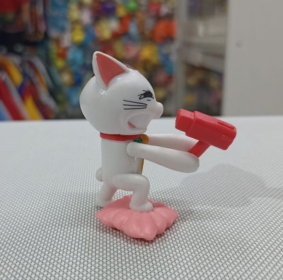 01 Turbo Abuela - Gato Blanco - 6cm Gashapon Figura Dan da Dan