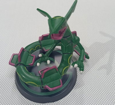 Rayquaza base pokeball 8m aprox Figura Gashapon Pokemon
