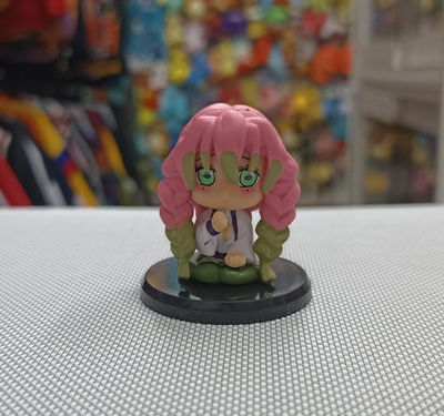 Mitsuri Kanroji chibi sentado 02 Gashapon Figura Kimetsu no Yaiba - Demon Slayer