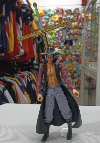 Dracule Mihawk económico Figura One Piece sin caja 
