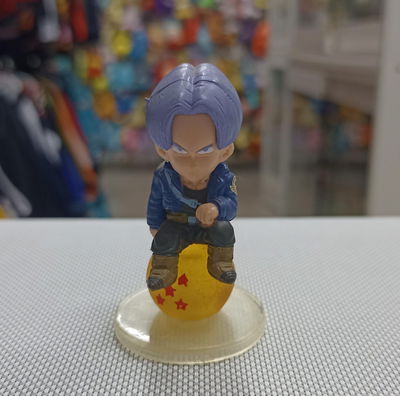 Trunks del futuro Gashapon 6cm Figura Dragon Ball Sobre Esfera