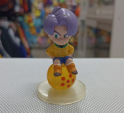 Trunks kid Gashapon 6cm Figura Dragon Ball Sobre Esfera
