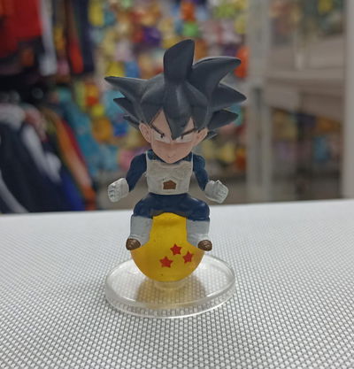 Goku 02 Gashapon 6cm Figura Dragon Ball Sobre Esfera