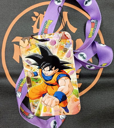 Goku 02 Porta Sube Dragon Ball - Porta Tarjeta con relieve y correa 