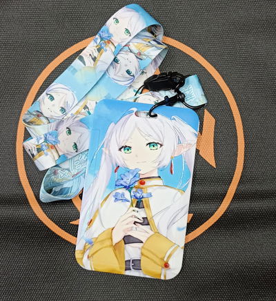 Frieren 02 Porta Sube Sousou no Frieren - Porta Tarjeta con relieve y correa 