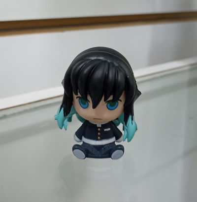 Tokito chibi sentado Gashapon Figura Kimetsu no Yaiba - Demon Slayer