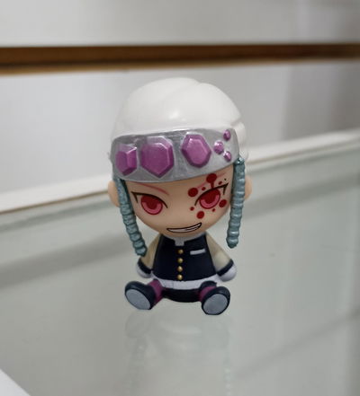 Usui chibi sentado Gashapon Figura Kimetsu no Yaiba - Demon Slayer