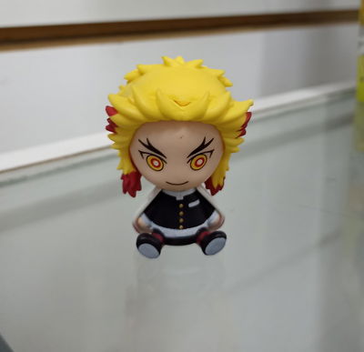 Rengoku chibi sentado Gashapon Figura Kimetsu no Yaiba - Demon Slayer