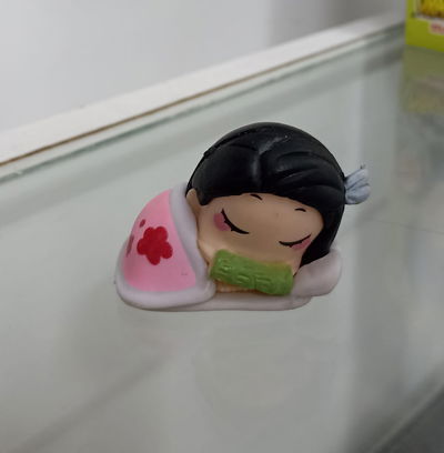 Nezuko Kamado dormido Gashapon Figura Kimetsu no Yaiba - Demon Slayer