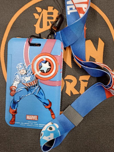 Capitan America 01 Porta Sube Marvel - Porta Tarjeta con relieve y correa