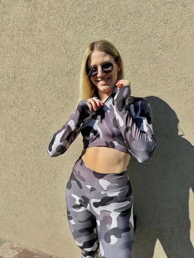 CROP TOP MANGA LARGA WARRIOR (Gris)