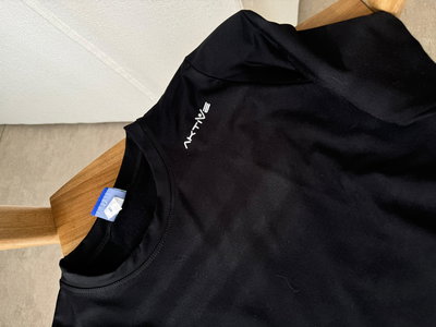 CAMISETA TÉRMICA NEGRA