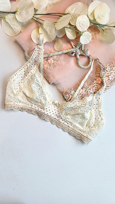 conjunto de corpiño falso aro color tiza