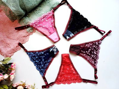 tanga cola less regulable en tul bordado surtidas colores oscuros