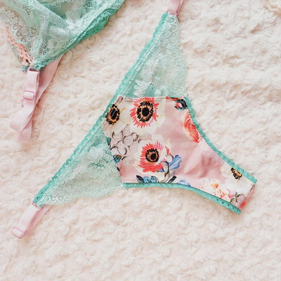 tanga cola less en puntilla verde aqua