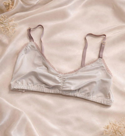 corpiño top en lycra color piedra