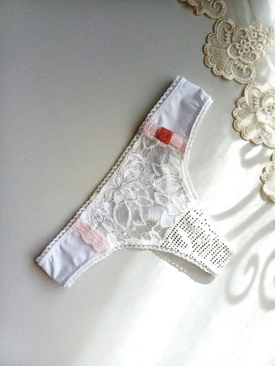 culottin cola less en puntilla blanca y brillo