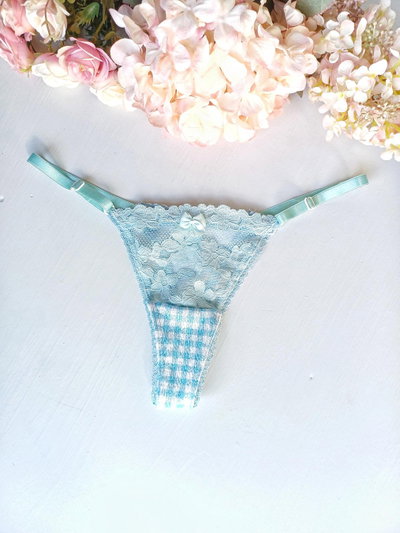 Tanga Tiffany puntilla + cuadros celestes