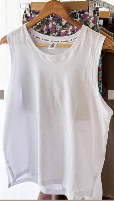 SUDADERA GINEBRA BLANCA.