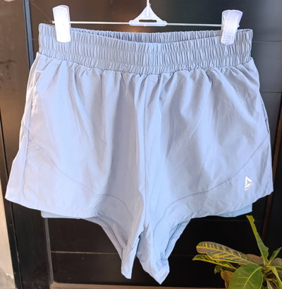 SHORT CON CALZA LUXE CELESTE
