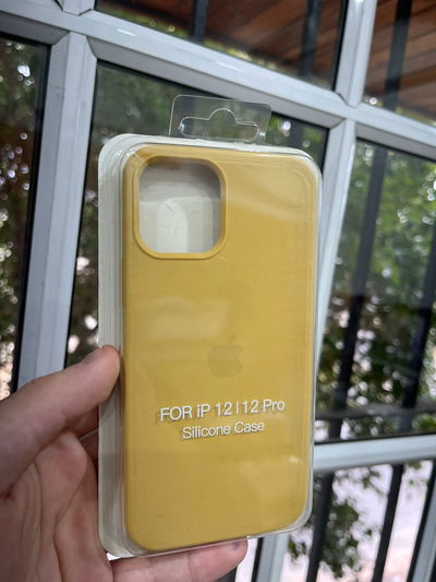 Silicone Case iPhone 12 Mostaza
