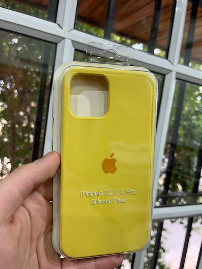 Silicone Case iPhone 12 Amarillo Claro