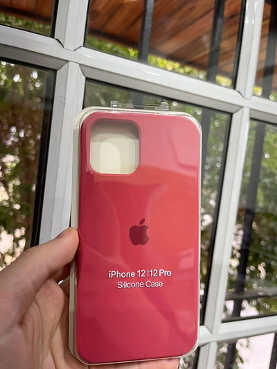 Silicone Case iPhone 12 Rojo Claro