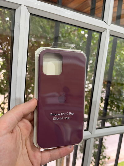Silicone Case iPhone 12 Bordo