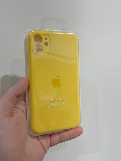 Silicone Case Con Cubre Cámara iPhone 11 Amarillo
