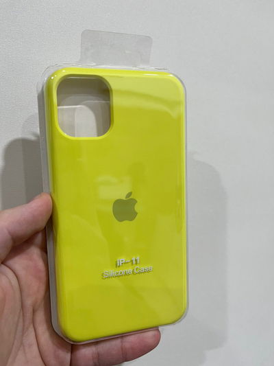 Silicone Case iPhone 11 Amarillo Fluor