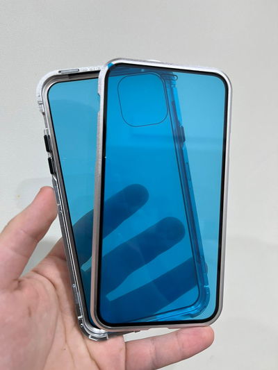 Magnetic Case iPhone 11 Pro Max Plateado