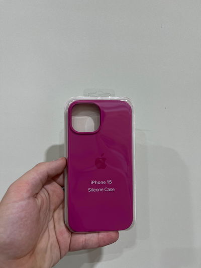 Silicone Case iPhone 15 Magenta