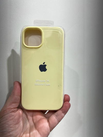 Silicone Case iPhone 14 Amarillo