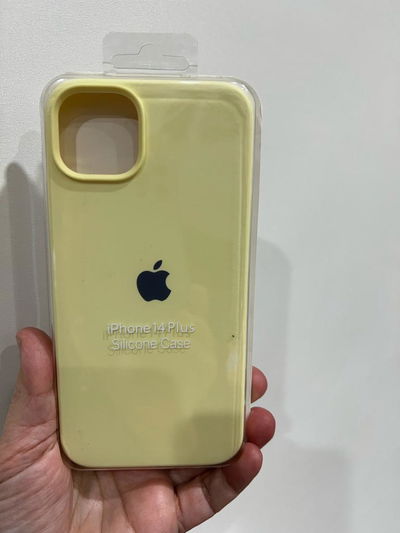 Silicone Case iPhone 14 Plus Amarillo Claro