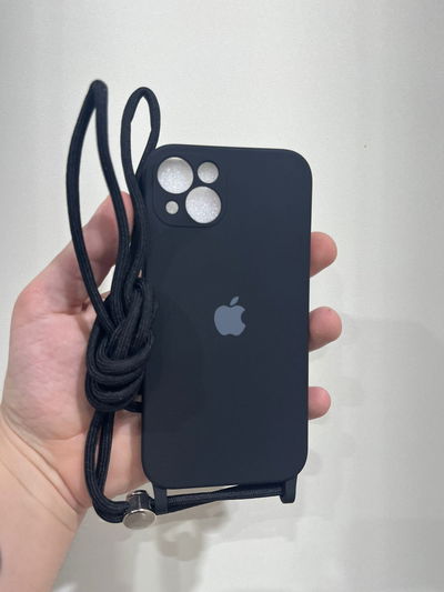 Silicone Case c/ Correa + Cubre Cámara iPh 13 