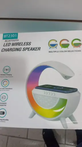 Altavoz con Carga inalámbrica, luz LED y radio