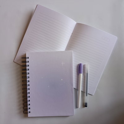 Cuaderno tapa dura gradiente + tapa blanda grilla y biromes ( Lila )  