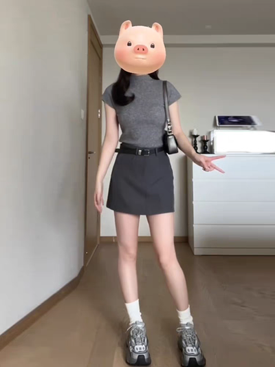 Conjunto de blusa + pollera color gris