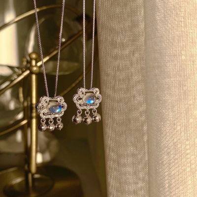 Collar de Candado de Piedra Lunar